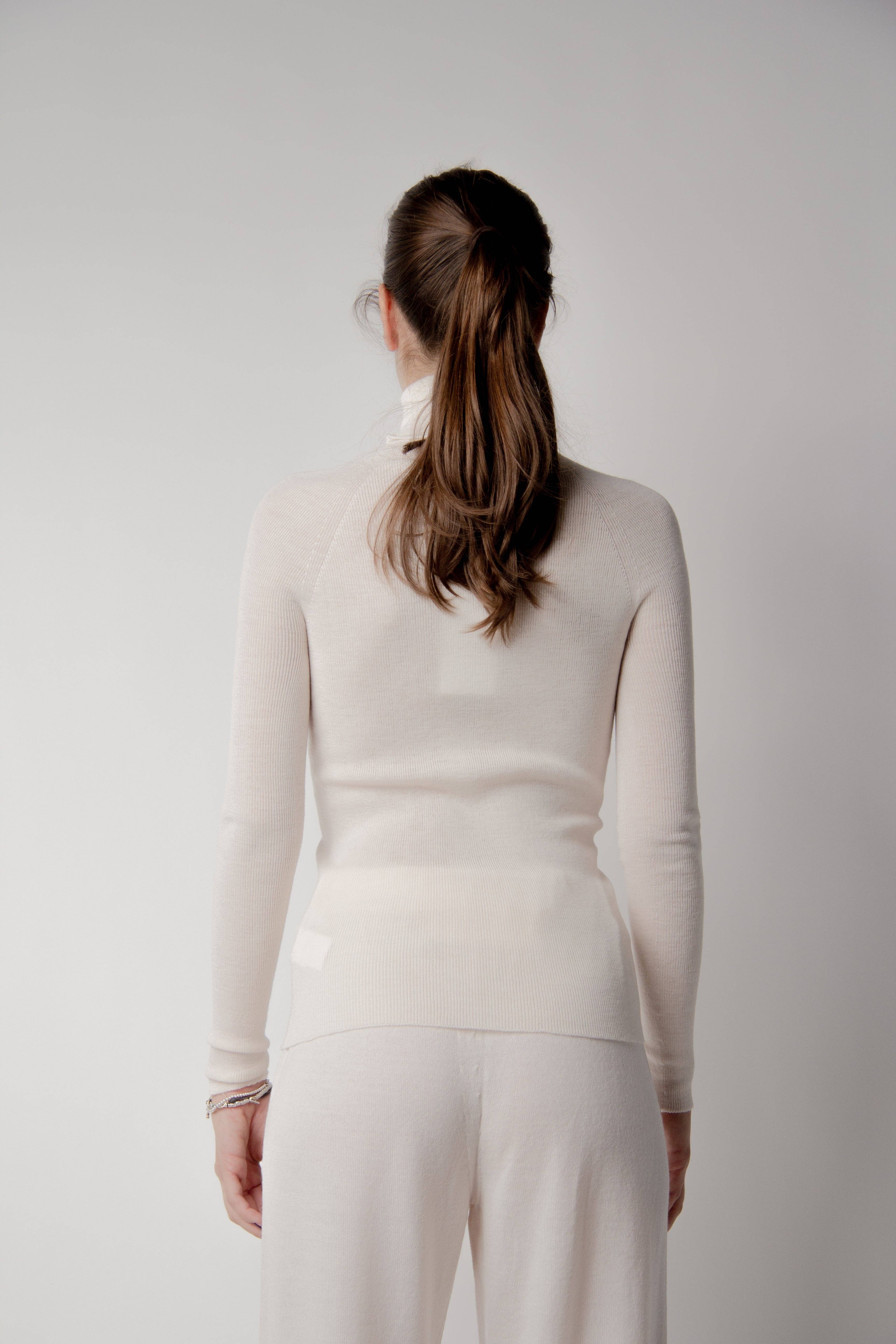 Lèmme - Wholesale Gebreide top - Dames - Geribbelde coltrui van extra fijne Merinowol (3D-breisel)10