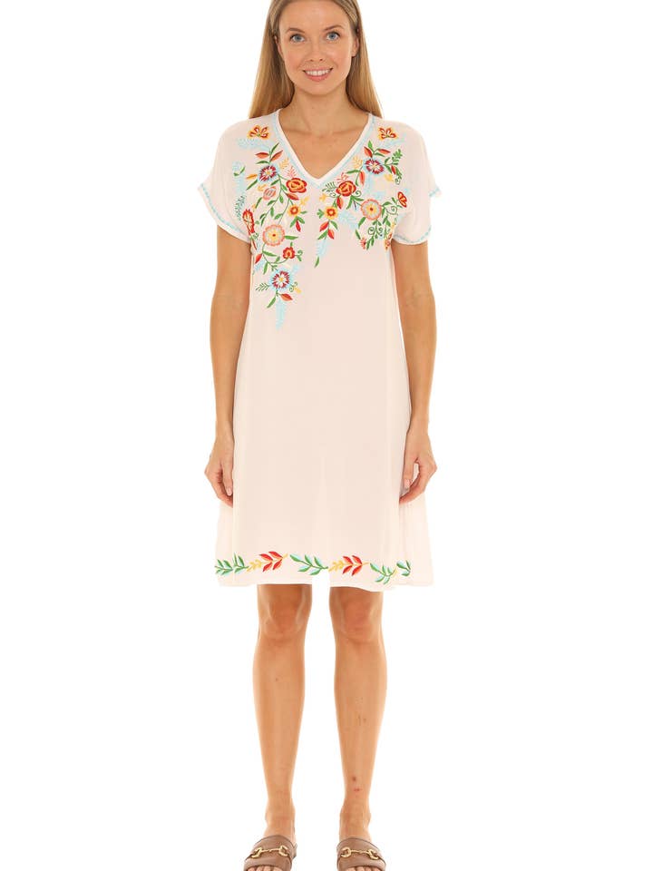 Mehrfarbiges besticktes Kleid mit Blumenmuster für den Großhandel von Shoreline Wear. INC