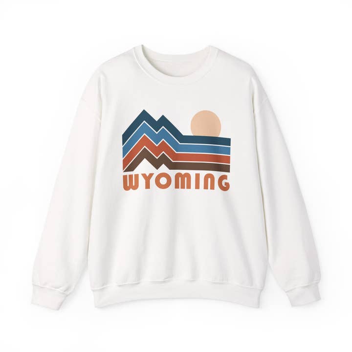 Wyoming Sweatshirt Retro Mountains for wholesale by Hey Mountains