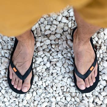 50 Pairs of Bulk Wholesale Waterproof Flip Flop Sandals for Men