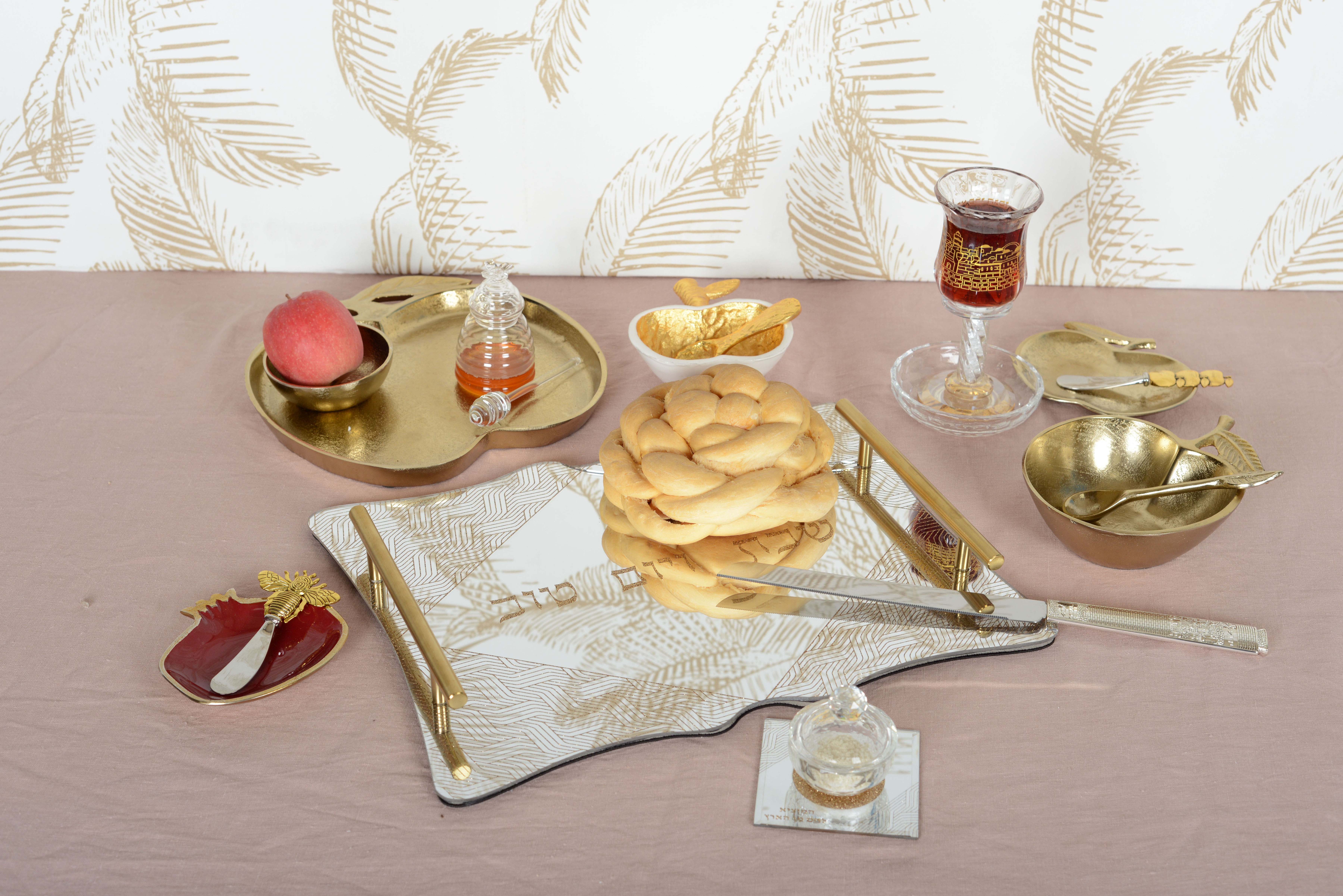 AULICA - Wholesale Bowl - Red pomegranate dish with golden edges 11x11x1.5cm1