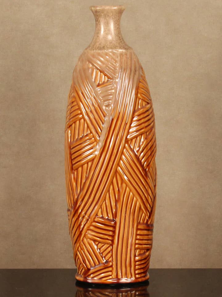 Vase en tressé de noyer cendré pour la vente par Accessories by Sherwood