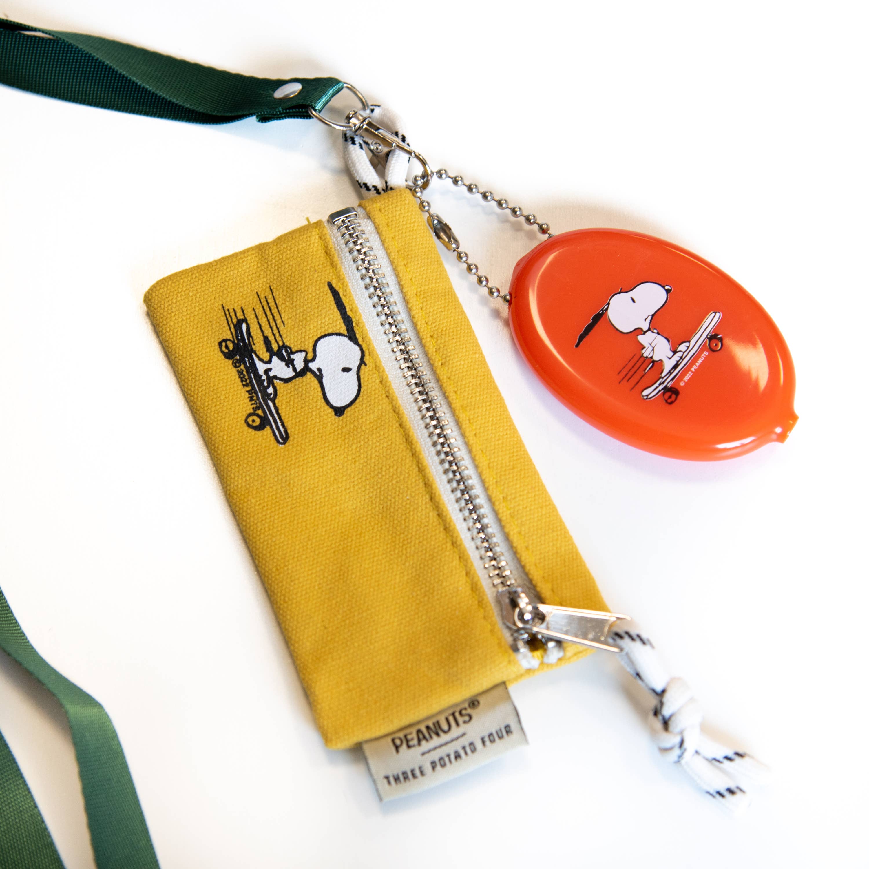 Three Potato Four - Wholesale Coin Purse - Unisex - 3P4 x Peanuts® - Snoopy Skateboard Coin Pouch1