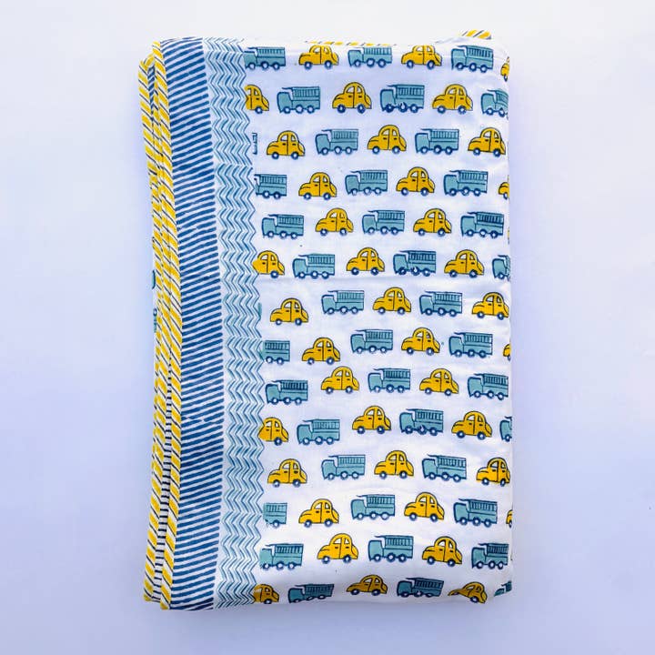 Couverture réversible en coton Car & Bee pour la vente par Meerahi