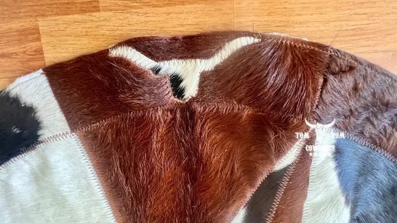 TOM TOM COWHIDES – wholesale Matta – Rund matta i patchwork av kohud med stjärnmönster i läder, 40''2