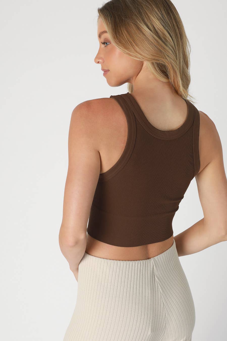 NIKIBIKI - Wholesale Gebreide top - Dames - NIKIBIKI NS8259 – Ribgebreid crop top met hoge hals15