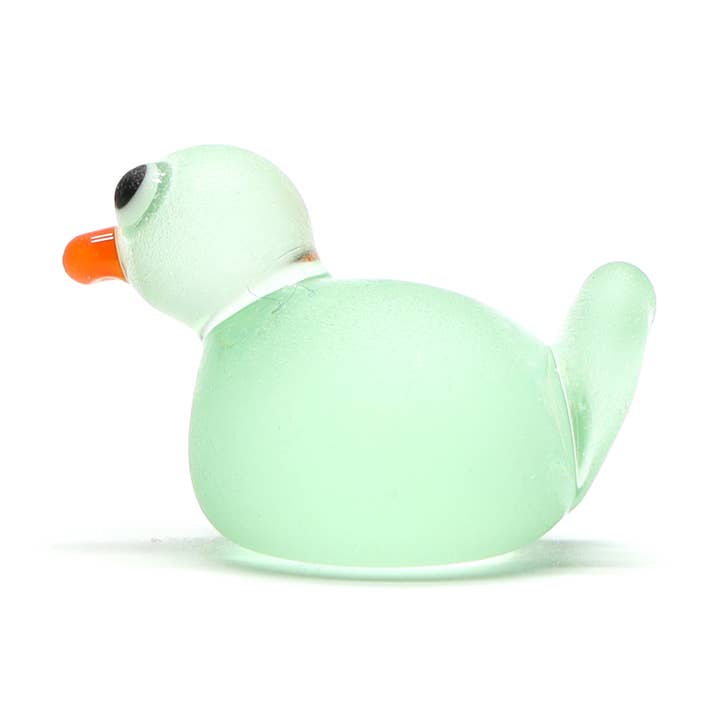 Ornement miniature en verre vert givré en forme de canard, souvenir pour la vente par Joy McMillan Glass