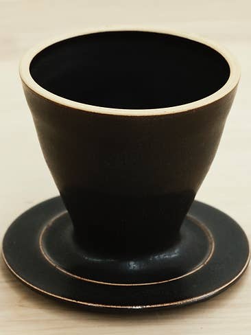 Empilage de céramiques noir mat pour verseur pour la vente par JordanBCeramics