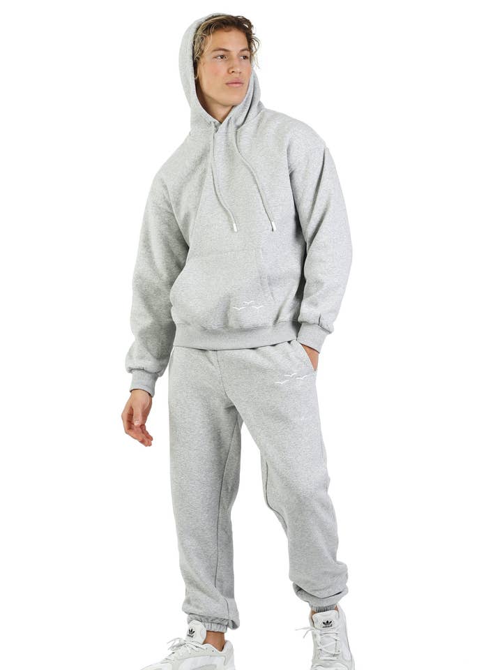 CINZA CLÁSSICO Conjunto de moletom masculino em cinza clássico para venda a revendedores na Faire2