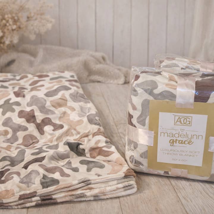 Ace of Grace - Wholesale Bedding Blanket - Kids & Baby - Madelynn Grace Luxe Fleece Blankets5