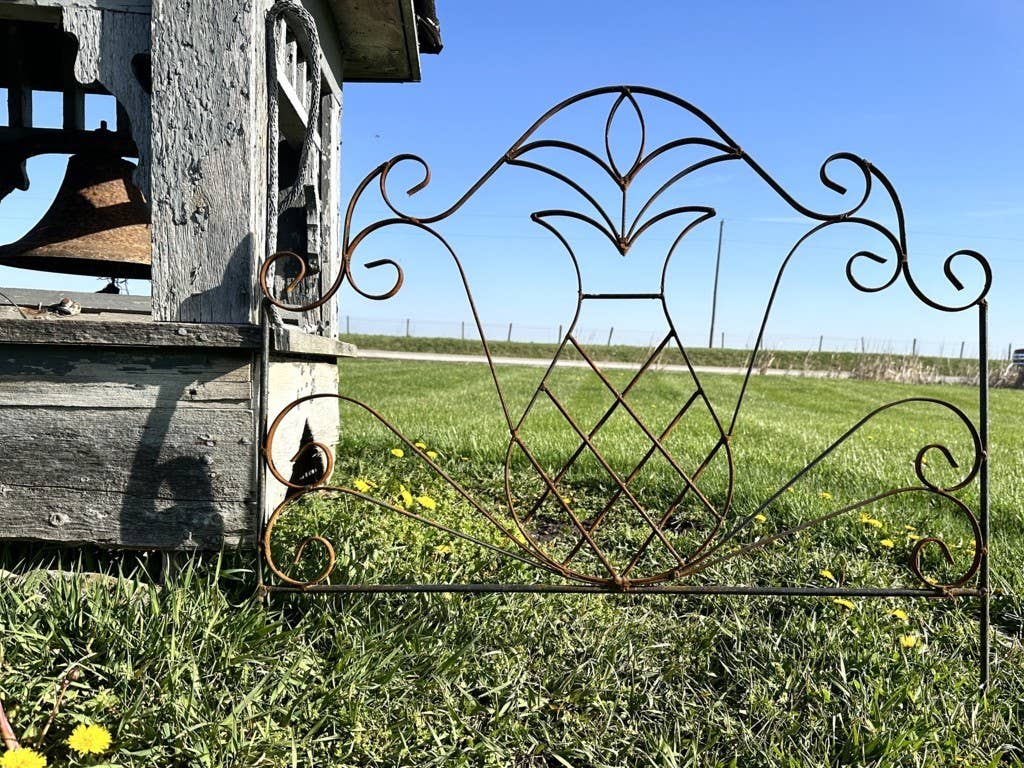Garden Iron And More - Wholesale Outdoor Ornament/Decor - Wrought Iron Pineapple Fence Decorative Scrolls, Trellis1