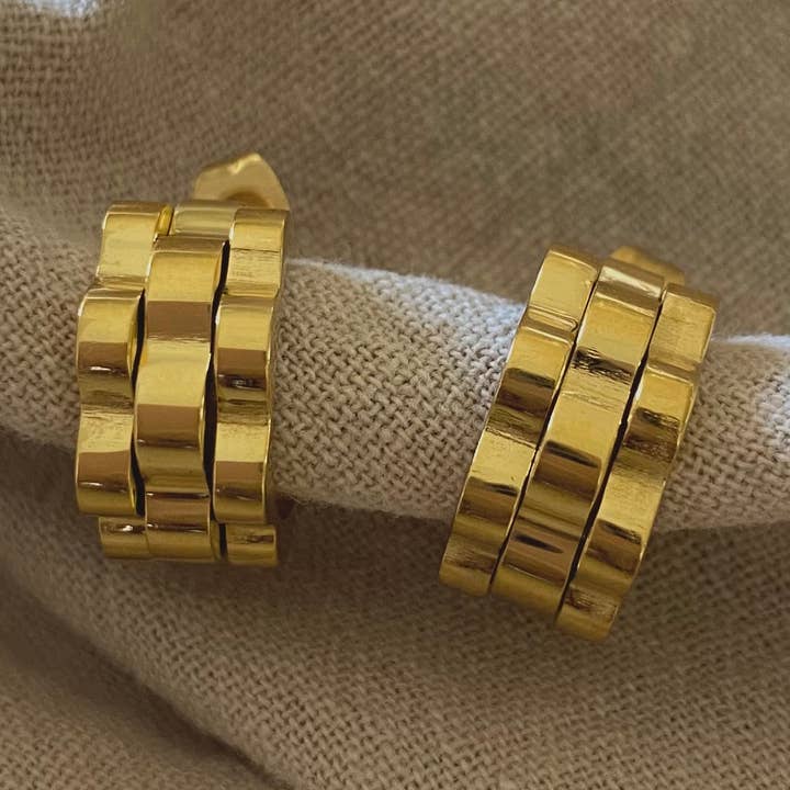 Boucles d'oreilles créoles en acier inoxydable GP 18 carats de style bracelet pour la vente par Amady Jewelry