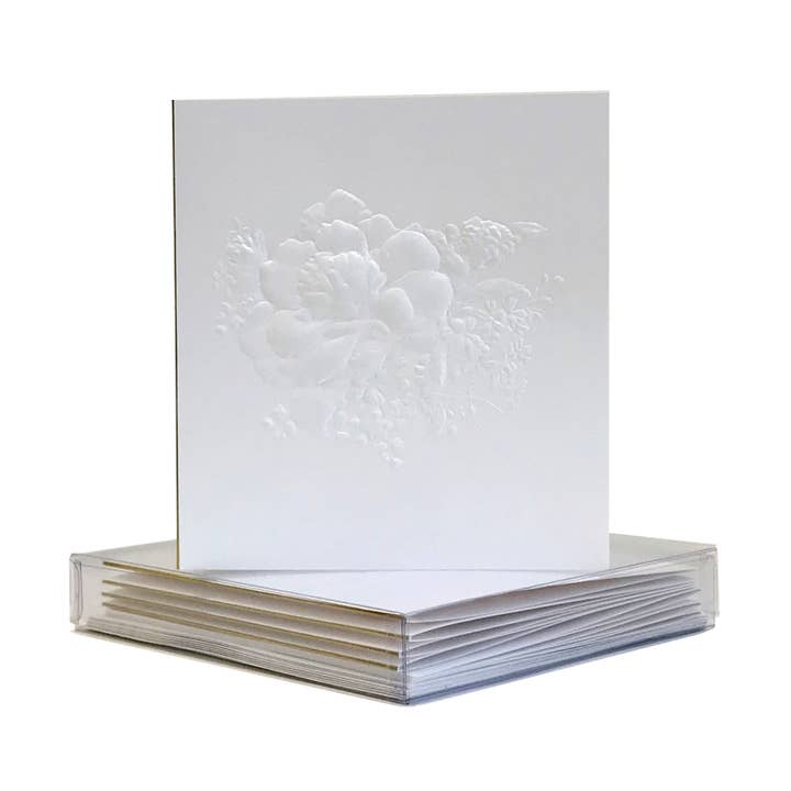 Carte vierge gaufrée avec bouquet de camélia pour la vente par PAULA SKENE DESIGNS