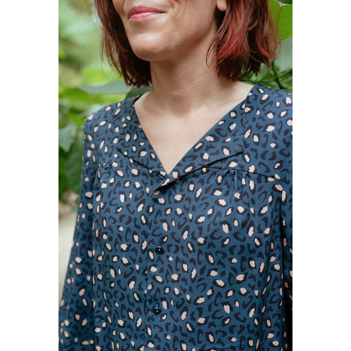 Eglantine et Zoé – wholesale Fabric – Bagheera Blue Viscose Fabric3