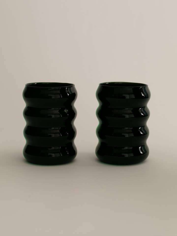 Set di tazze ondulate opache, Onyx per la vendita all'ingrosso da parte di Sophie Lou Jacobsen