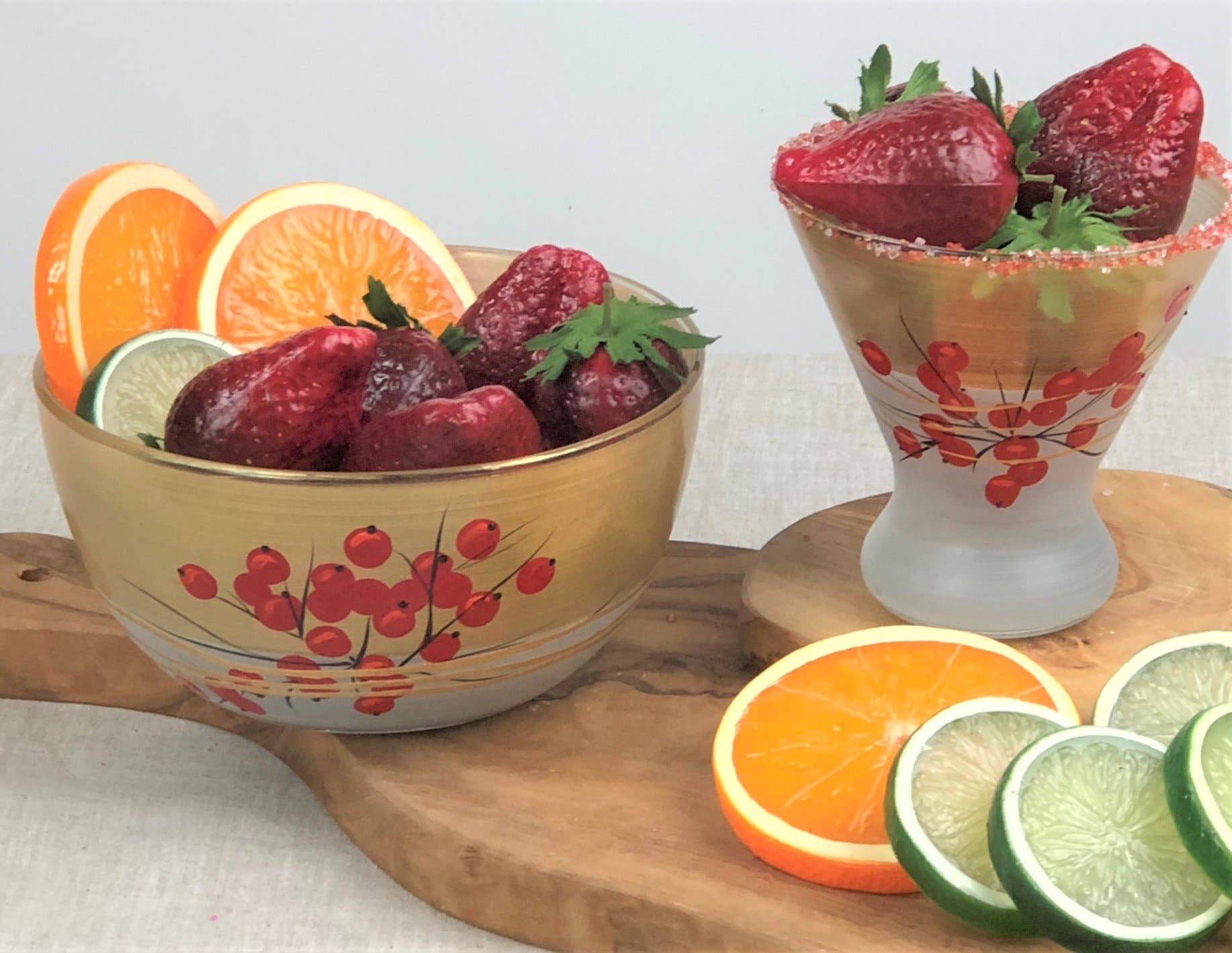 Golden Hill Studio – wholesale Cocktail/liquor glass – Winter Berries 'n Branches Cosmopolitan Glasses3