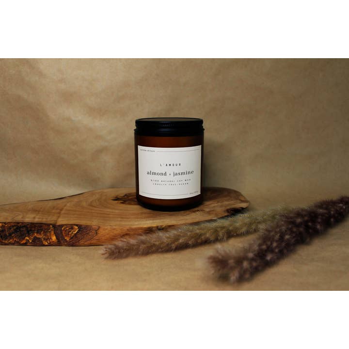 Sojawaskaars met amandeljasmijn - amberkleurige pot - 8oz - Good Girl voor wholesale door Allura Concept