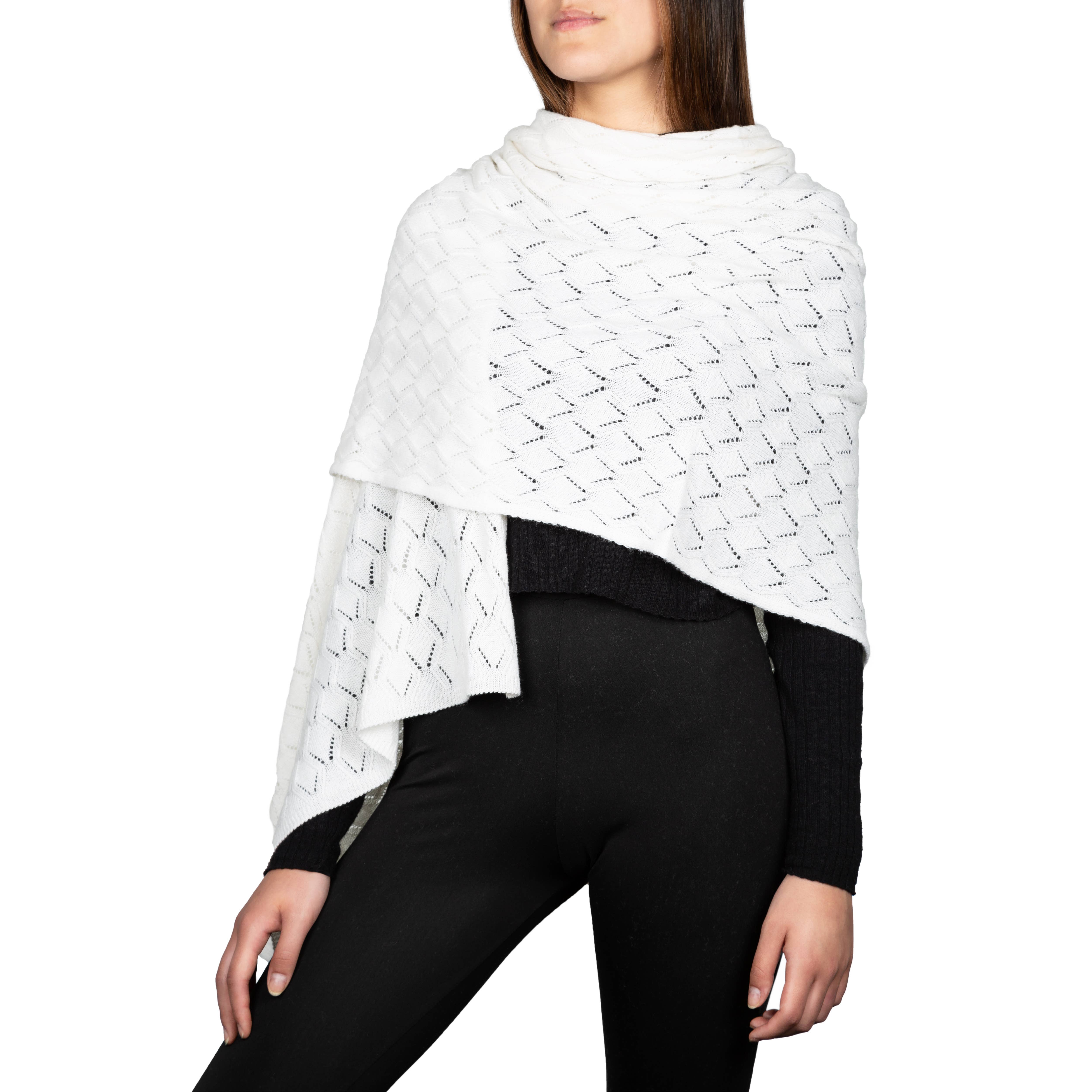 Assia di Brunetti Federica e C. s.a.s. – Großhandel Schultertuch – Damen – Meghan – Lochmuster-Stola aus Kaschmir-Mischung5