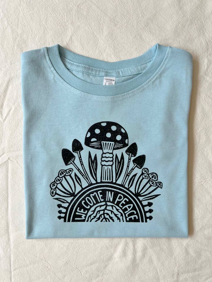 Fredssvampar Barn T-shirt, Natur Barn T-shirt för wholesale av Hippie Baby Co