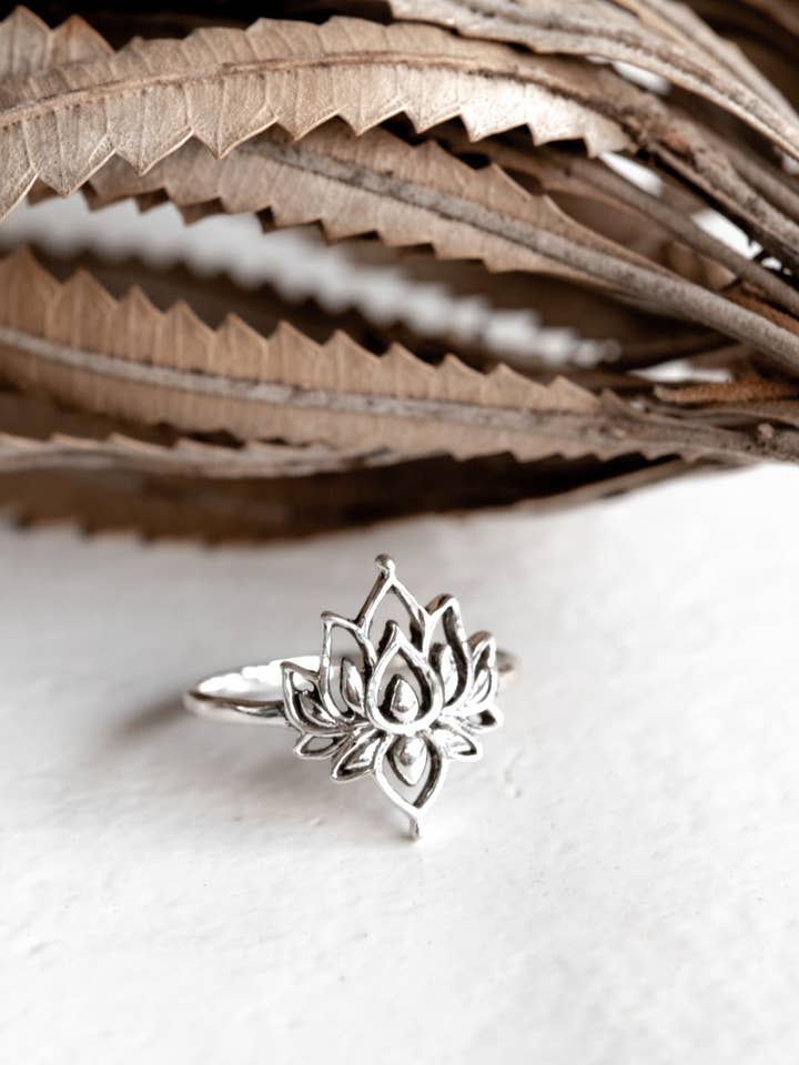 Lotusring - sterling zilver voor wholesale door Meelah Collections