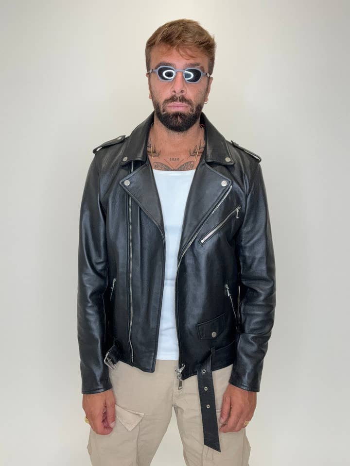 CLOU EN CUIR NEW YORK LADY pour la vente par LAB22