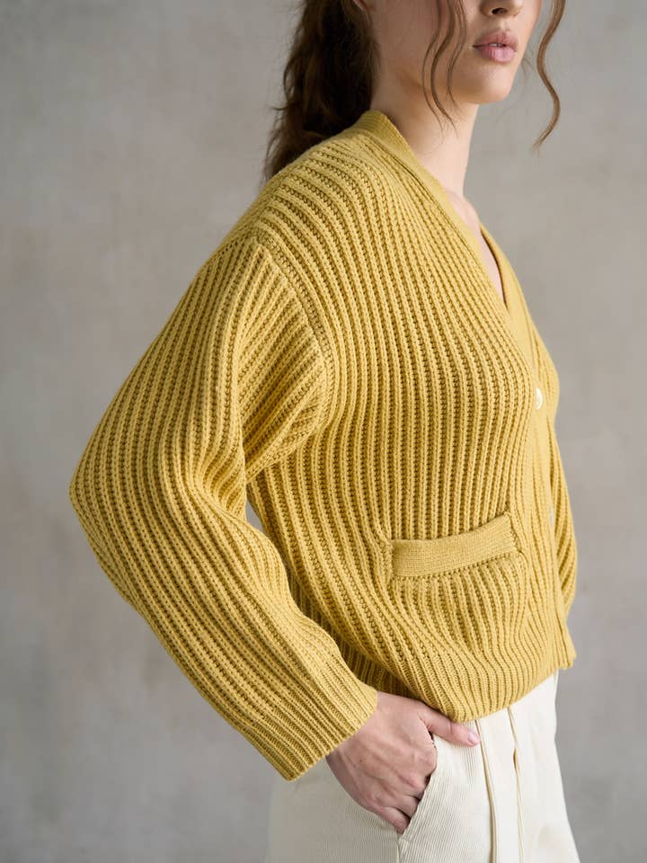 ELLE GREY - Wholesale Cardigan - Women's - CHUNKY RIBBED CARDIGAN WITH V-NECK3