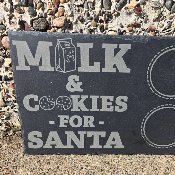 Vassoio per latte e biscotti in ardesia Babbo Natale per la vendita all'ingrosso da parte di Droplets