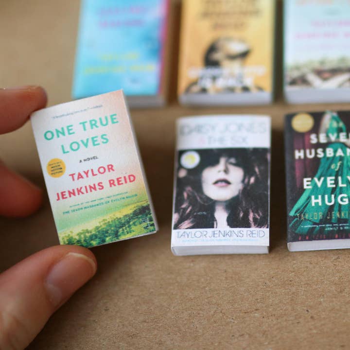 The Sticker Shop - Wholesale Decorative Figurine - Handmade Mini Taylor Jenkins Reid Thriller Book Set1