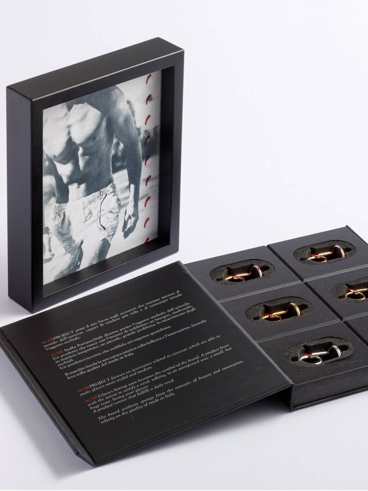 Achi, étrier porte-lunettes - Set boutique (21 pièces) pour la vente par Achí Project