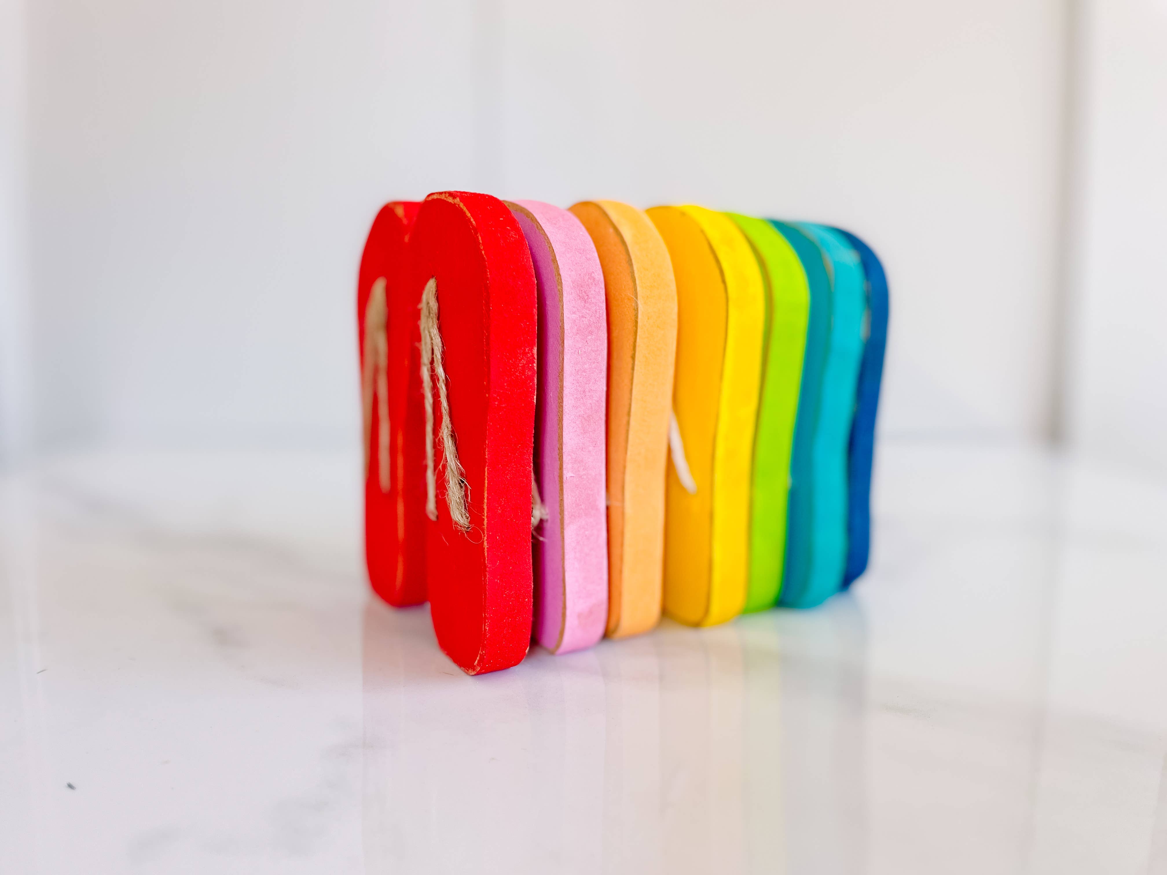 Moscow Mill House – wholesale Decorative tabletop object – Handcrafted Painted Wood Flip Flops 5