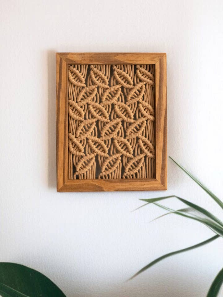 Art mural en macramé encadré fait main pour une ambiance chaleureuse à la maison U09 pour la vente par HeartCrafted