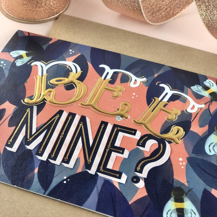 Carte de Saint-Valentin et d'amour de la mine d'abeilles pour la vente par The Little Posy Print Company