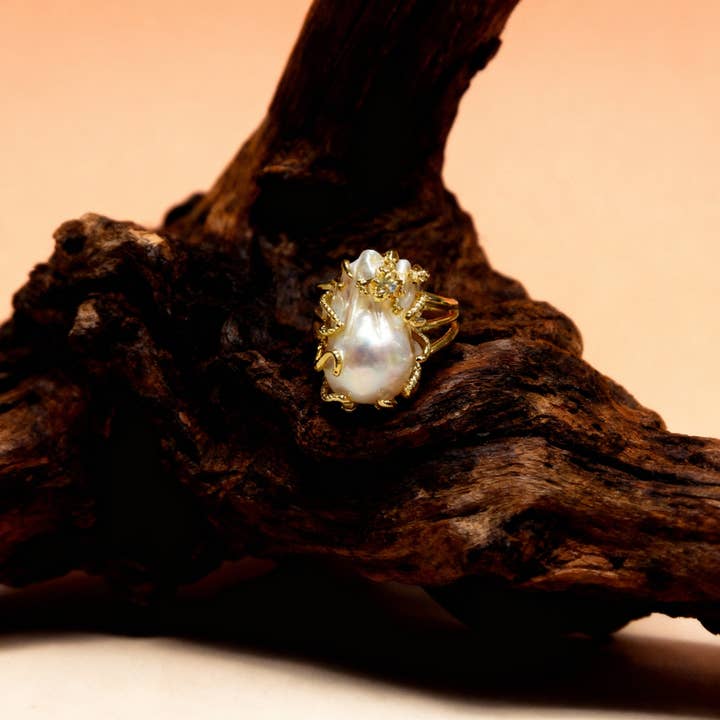 PHOEBE´S - Wholesale Cocktail/Statement Ring - Anillo Abierto con Perla Barroca — Chapado en Oro de 18K1