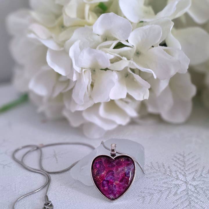 Collier en Verre Peint à la Main - Amour de Soi pour la vente par Studio 1153