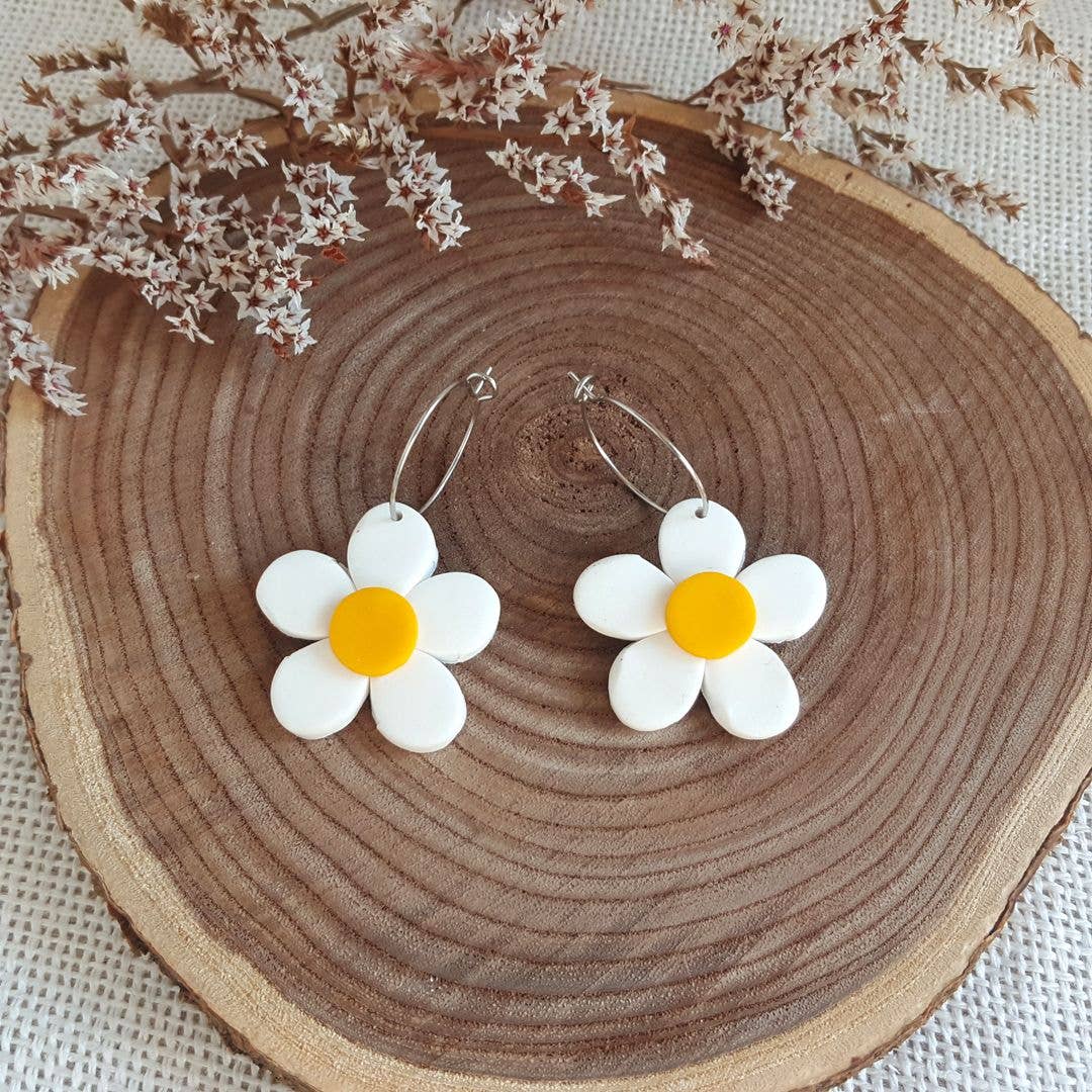 PASTACUITA – Großhandel Ohrhänger – Handgefertigte Gänseblümchen-Ohrringe „Boho“1