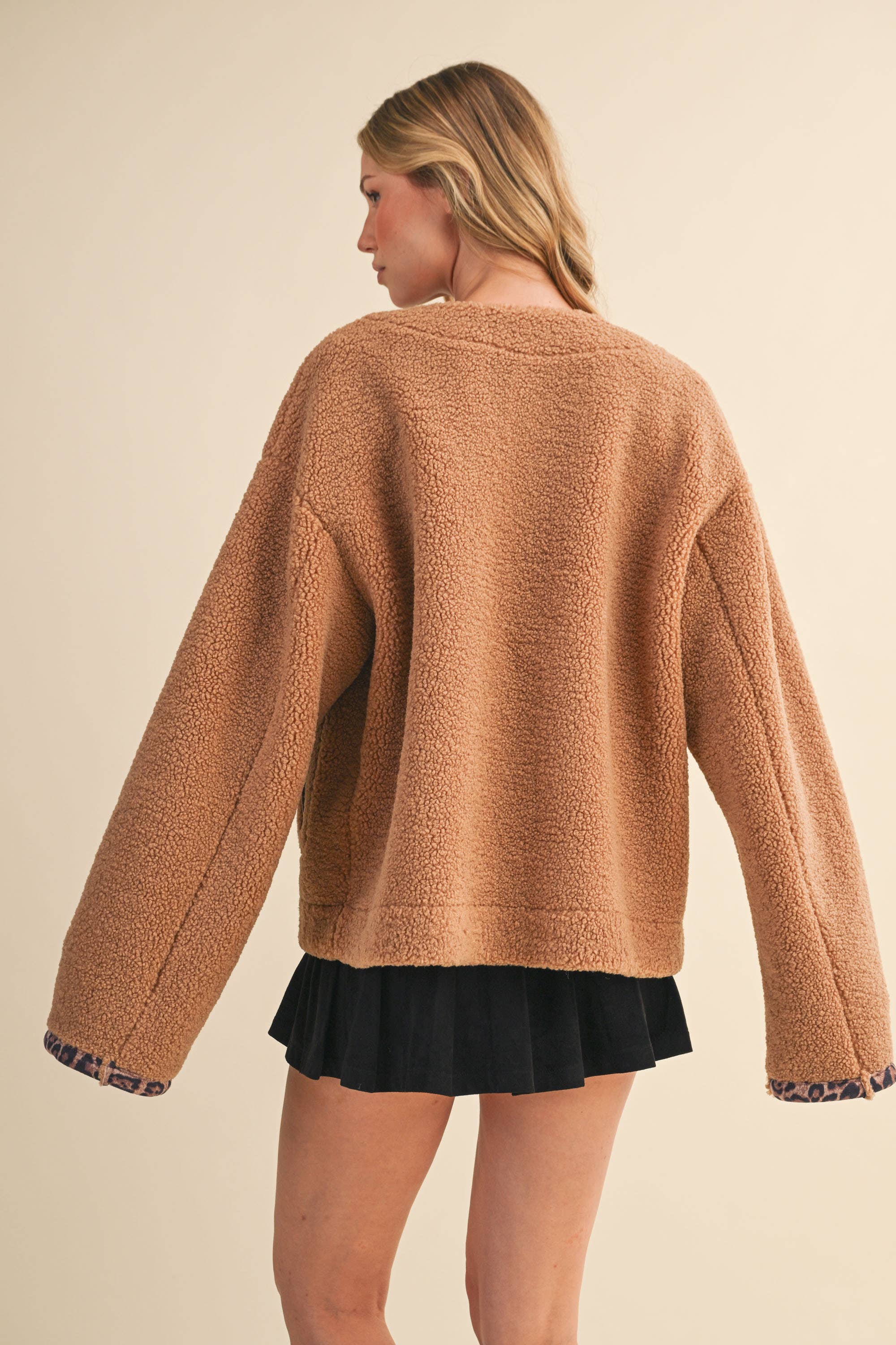 IJ1639 LEOPARD REVERSIBLE TEDDY LEOPARD QUILTED JACKET for wholesale on Faire29