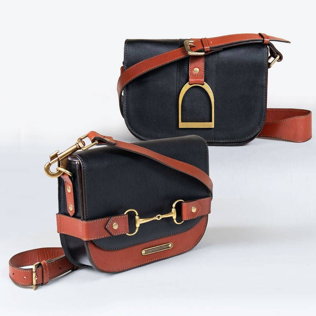 URBAN-EQUESTRIAN – Großhandel Umhängetasche - Damen – Signature Steigbügel - Reitsteigbügel Crossbody Luxuslederhandtasche in Cognac auf Schwarz10