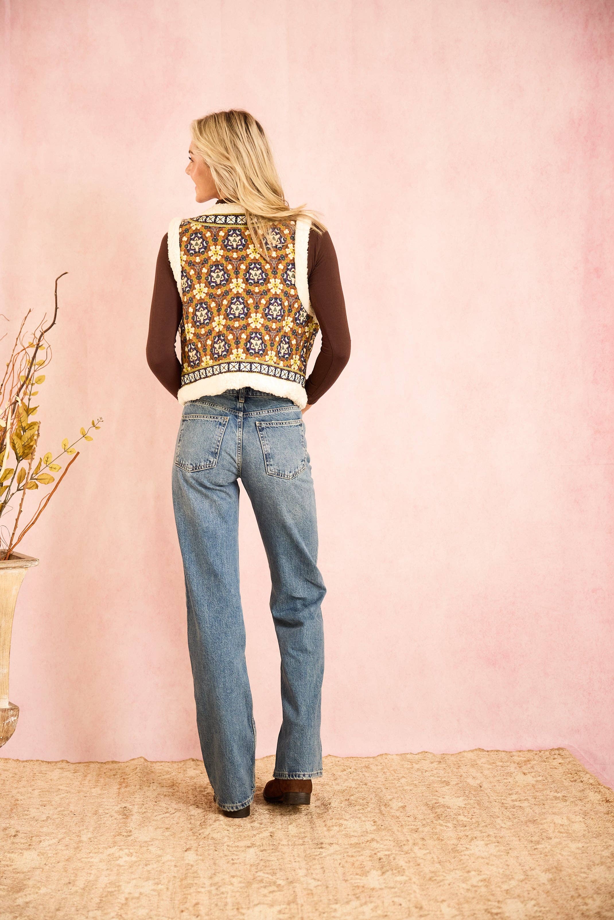 Brooks Avenue - Wholesale Outerwear Vest - Women's - The Willow Sherpa Reversible Vest - Chestnut Swirl7