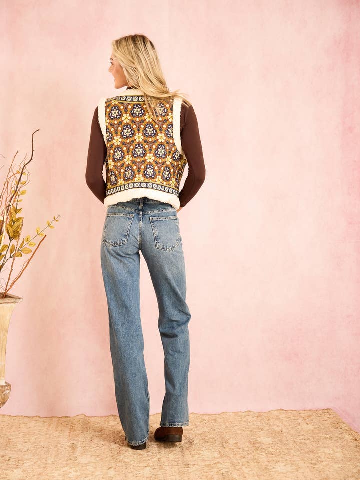 Brooks Avenue - Wholesale Outerwear Vest - Women's - The Willow Sherpa Reversible Vest - Chestnut Swirl7