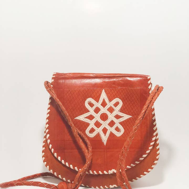 Arewa handgemaakte leren schoudertas | uniseks | Echt leer | 3 zakken | Gemaakt in Nigeria voor wholesale door Mai Glow