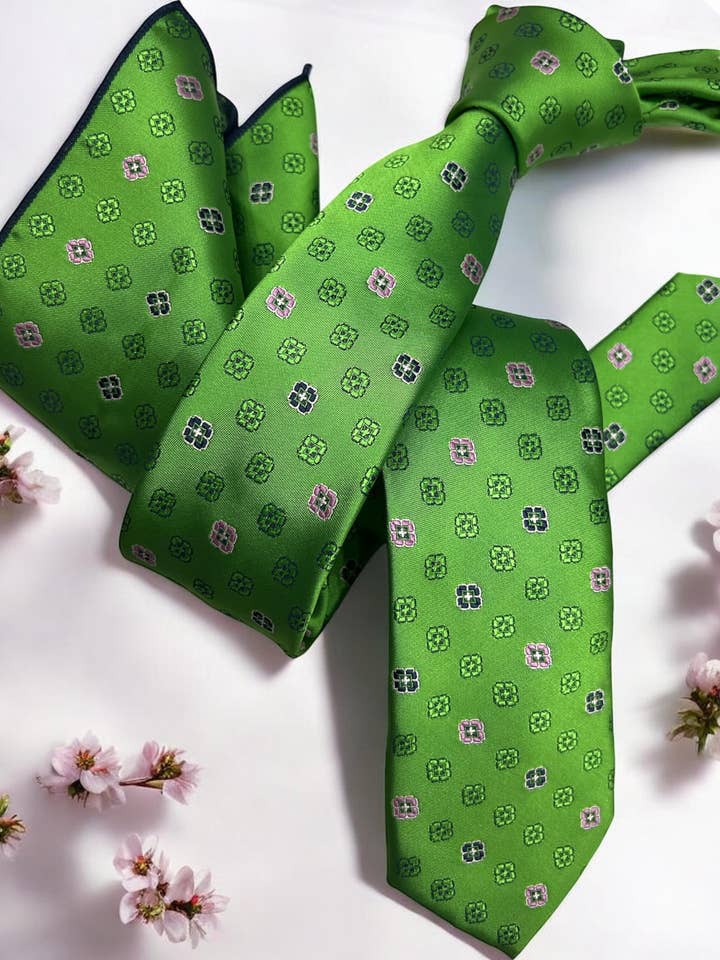 DMITRY Ensemble à cravate semi-fine et carré de poche en soie italienne à motifs verts pour homme pour la vente par DMITRY Ties