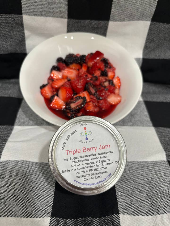 Confiture Triple Berry pour la vente par Mindful Jams & Snacks
