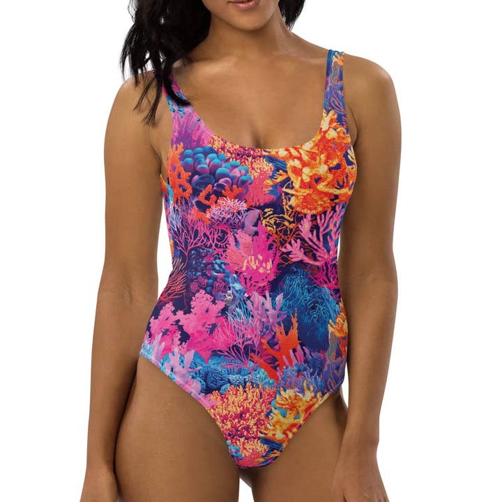 Costume intero Fire Corals♻️ per la vendita all'ingrosso da parte di The Dive Compass