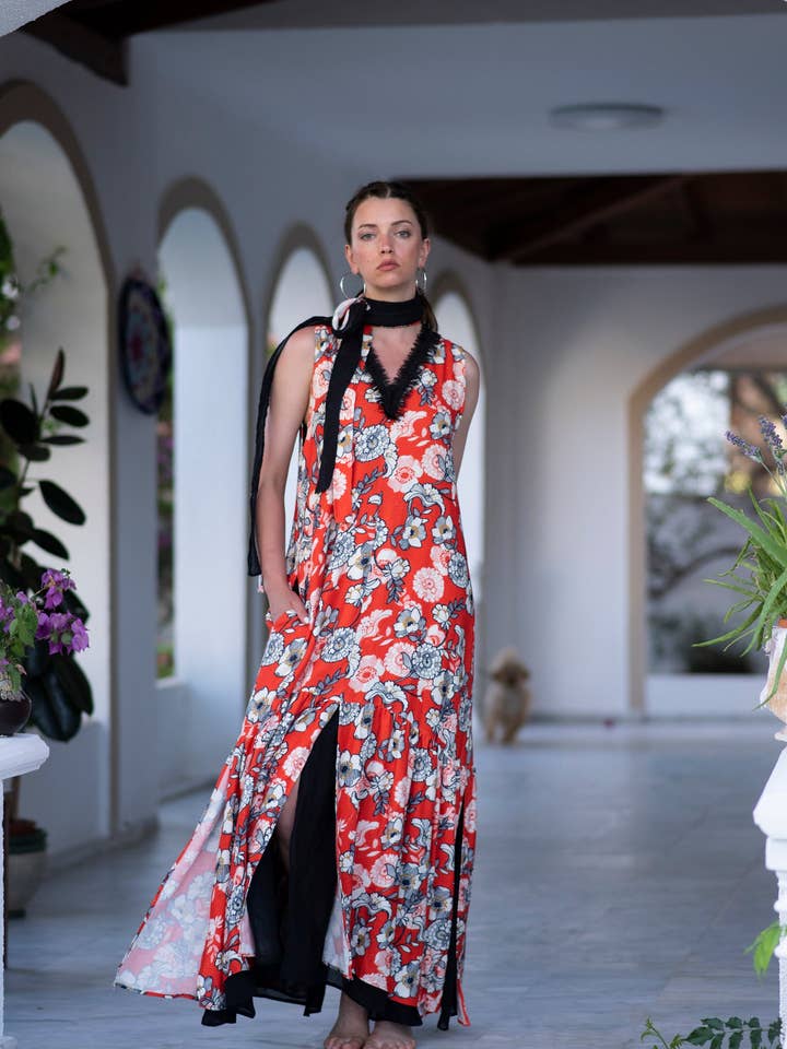 Vestido maxi com estampa coral em camadas com decote em V profundo por atacado de Laluzza S.L.