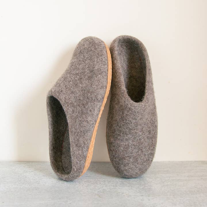 Fuzzy cove – Engroshandel Slippers - Herre – Earth Brown | Herre økologiske merino uld hjemmesko