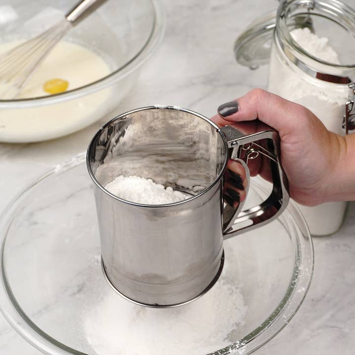 RSVP International - Vente Ustensile/gadget de cuisine - Tamis à farine triple maille - 3 tasses6