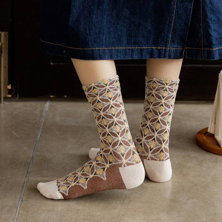 ACCITY - Wholesale Socks - Unisex - NEW DIAMOND-PATTERNED WHITE TRIM MID-TUBE SOCKS_CWMS0415