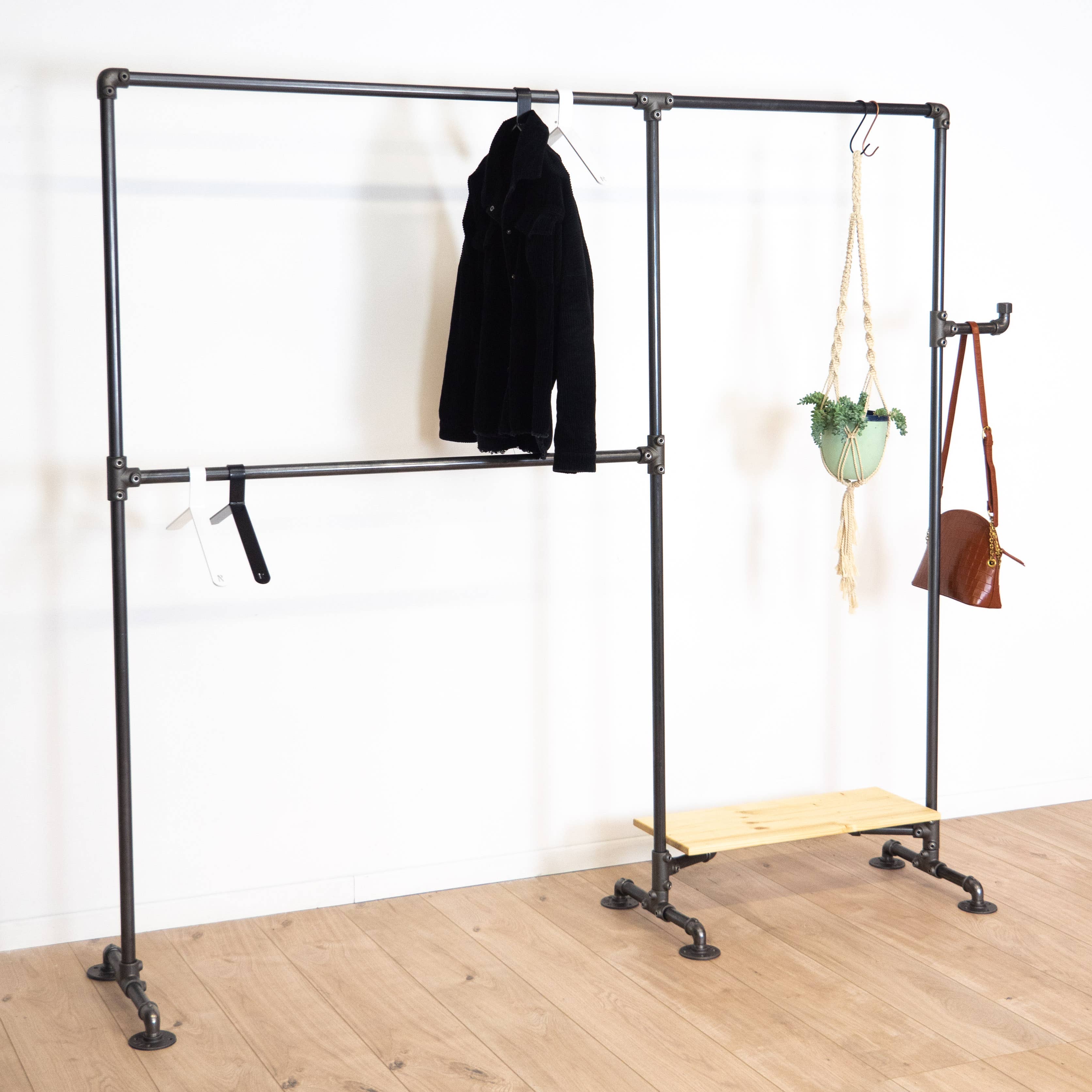 RIPATON - Wholesale Coat Rack - THE INGENIOUS
Clothing rack on round steel legs5