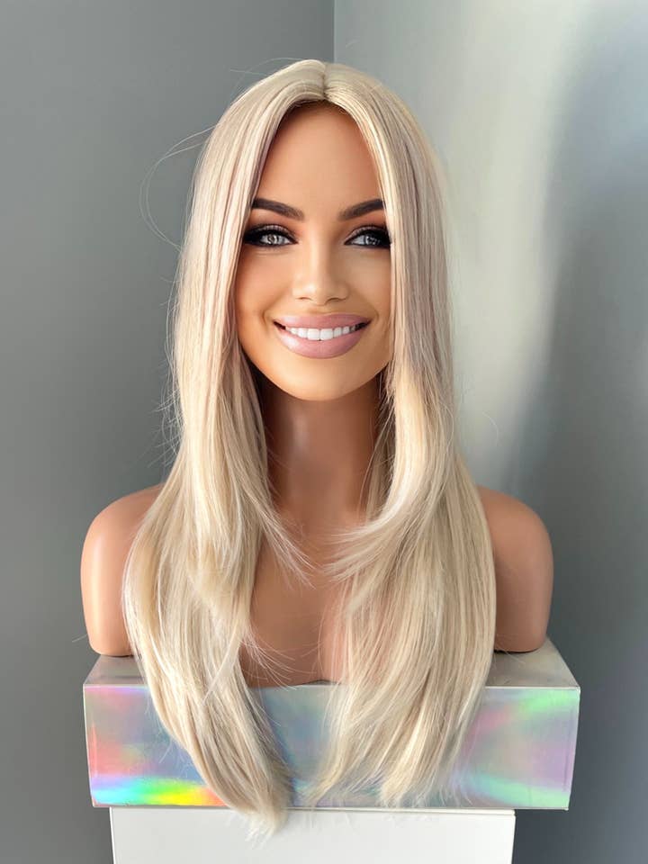 "Crystal" - Lange Pruik van Platina Blond Steil Haar voor wholesale door The Extension Room