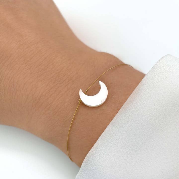 Minimalist Mother of Pearl Moon Bracelet for wholesale by Mar&Ella